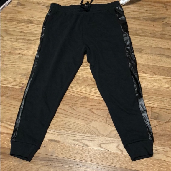 Hollister joggers - Picture 1 of 3